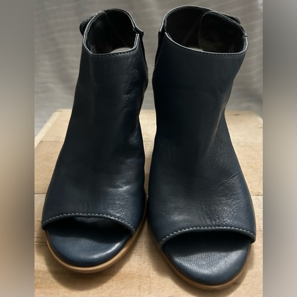 Steve Madden Nonstp Blue Leather Peep Toe Open Stacked Heel Booties Size 6M - Picture 2 of 6